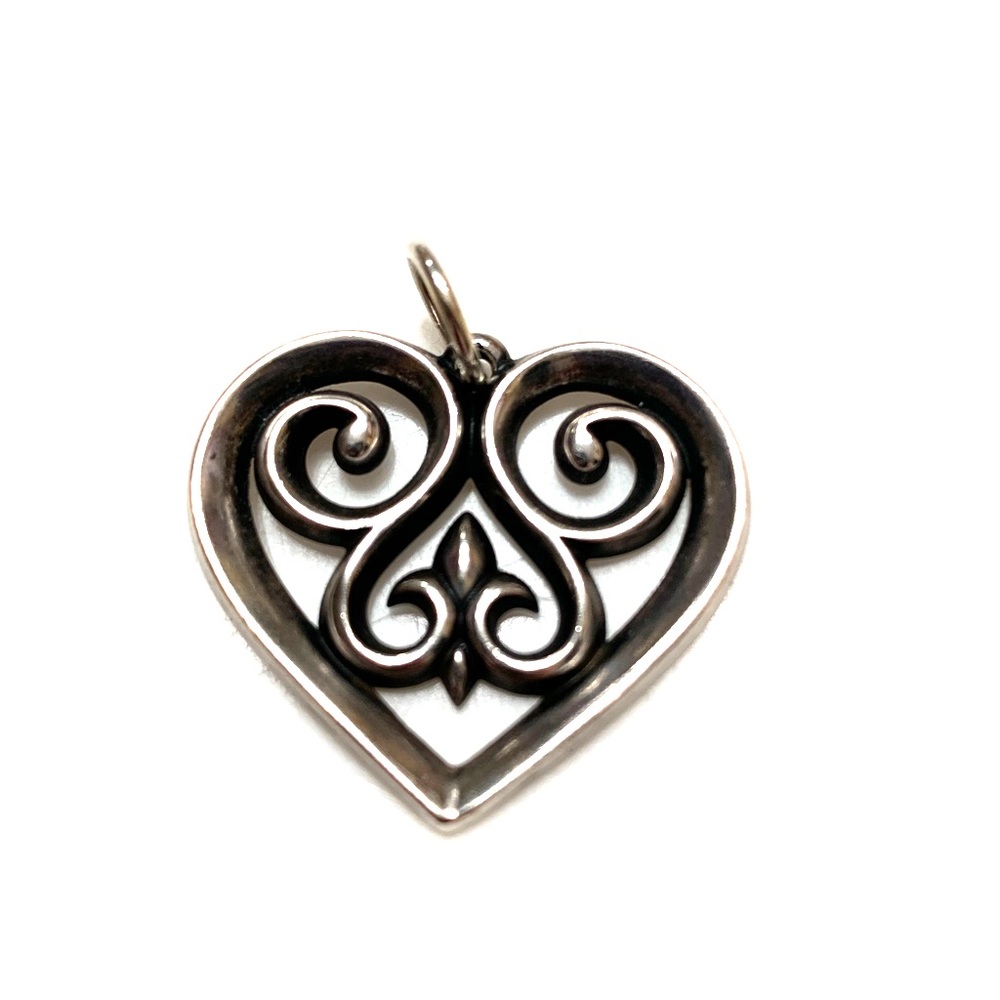 Beautiful James Avery scroll heart necklace